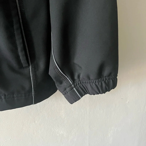 Nike Drifit Lightweight Jacket - Picture 2 of 9